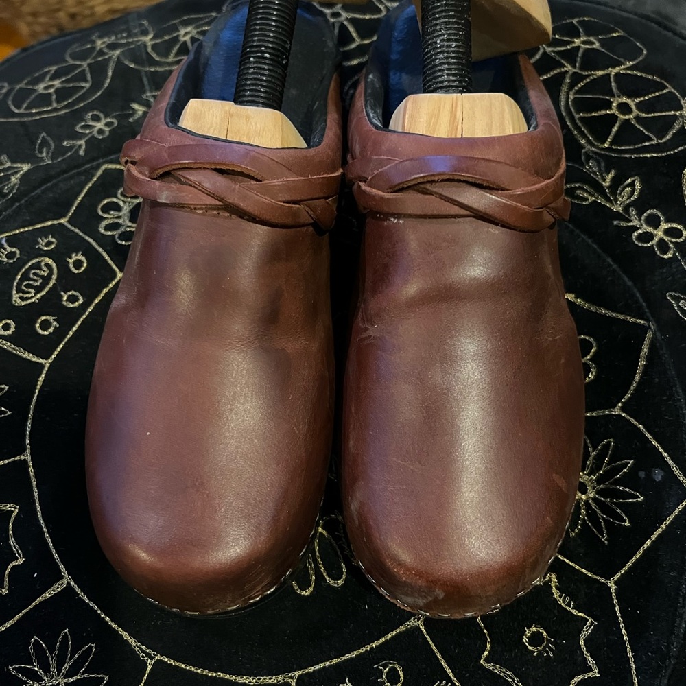 L.L Bean 41 Leather Clog - image 2